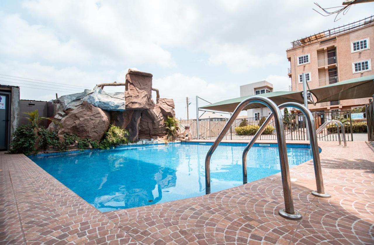 Plus 33 Hotel Nungua Exterior foto